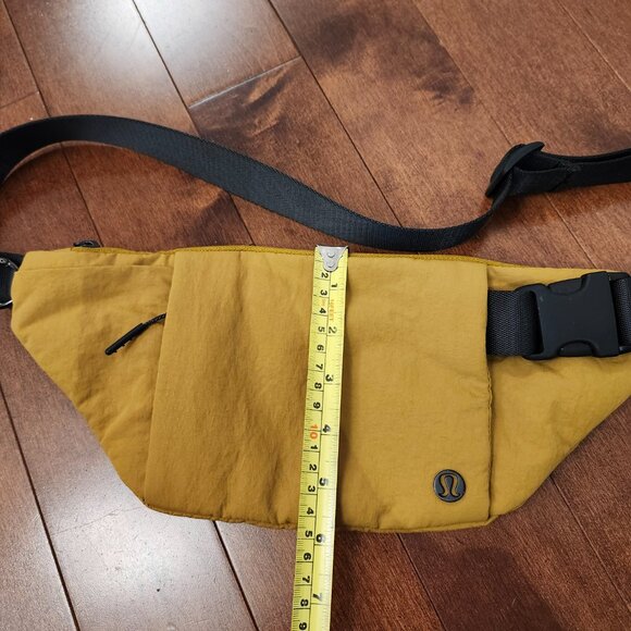 Lululemon multi pocket belt bag - Picture 6 of 7